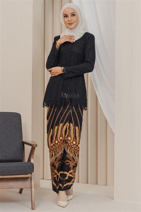 Kebaya Batik in Black