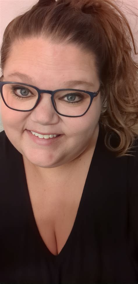 just a simple Sunday selfie! have a great week! 😘💋 : r/BBW