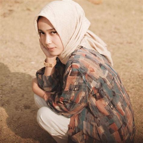 potret kece indy ratna pratiwi sepupu risa saraswati  men idn