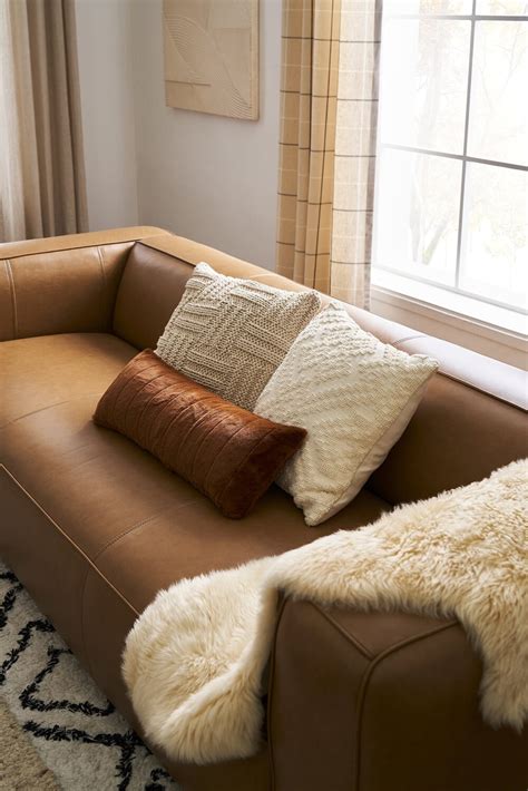Interior designers are obsessed with these specific brown pillows 29