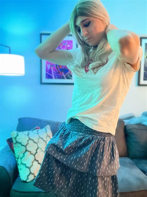 The surprise under my skirt wants to say hello 😳💕 : r/CrossDresser_Closet