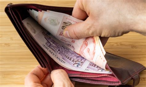 singaporeans feel underpaid survey hrd asia