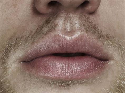 describe  mans lips