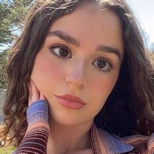 Lauren Aspyn Age & Bio | Famous Birthdays