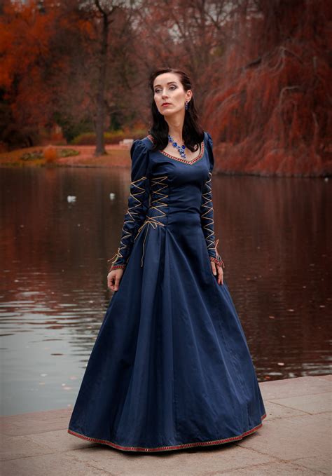 Medieval Queen Dresses