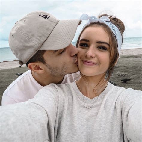 couple selfies love    air couple photoshoot poses