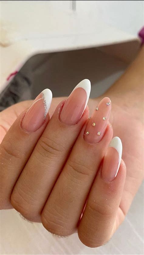 Unha Amendoada Francesinha Branca - Unha amendoada francesinha | Unhas bonitas, Unhas coloridas, Unhas redondas