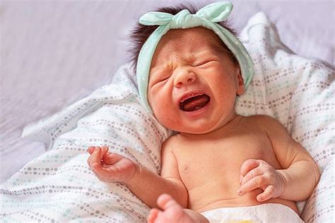 Bebé A Chorar De Sono - Por que o bebê chora na hora de dormir? Descubra a razão - Bebé da Mamã ...