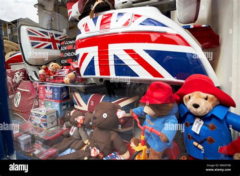 British souvenirs hi-res stock photography and images - Alamy