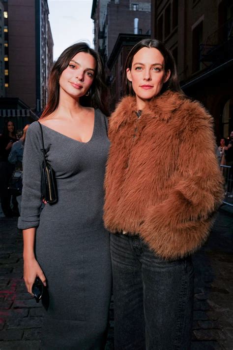 Emily Ratajkowski Sexy Tight Dress Busty Booty - Hot Celebs Home