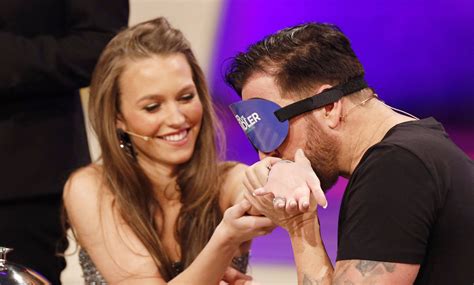 Laura Müller shows her breasts for money – Wendler holds the camera