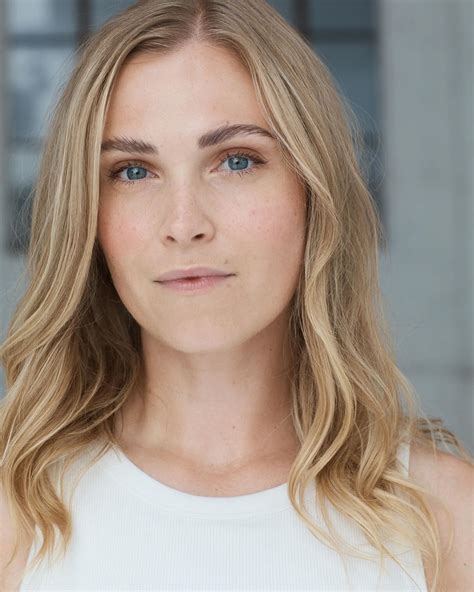 Eliza Taylor | 🌙 + ☁️☀️ | Instagram