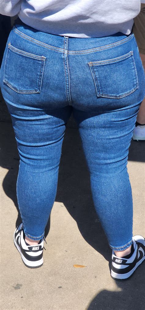 [BIG ASS] Wide Hips British Chick - Tight Jeans - Forum