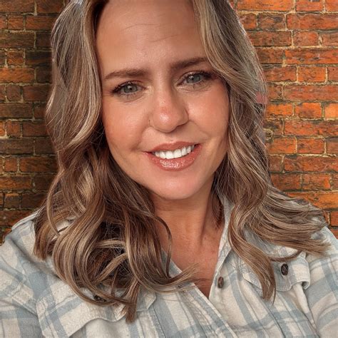 🚫While they’re stuck with crusty mattes, you’ll rock a glow that