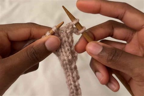 Your Gateway to Effortless Knitting – Beginner's Scarf Tutorial