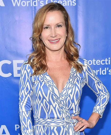 Angela Kinsey Engaged — See Her Emerald and Gold Ring!