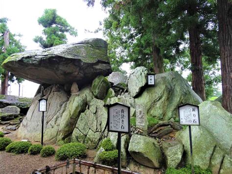 国指定名勝（奥の細道風景地）安達ケ原鬼婆の岩屋と黒塚の観世寺 - 〔ウルトラマン〕〔温泉〕〔観光〕フード福島は福島県内の情報を提供します