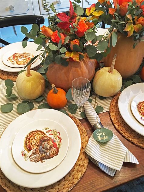 23 Gorgeous Thanksgiving Tablescapes & Table Setting Ideas