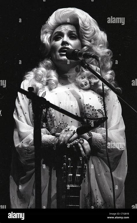 009066 - Dolly Parton in concert at The Bottom Line in New York on 14th ...