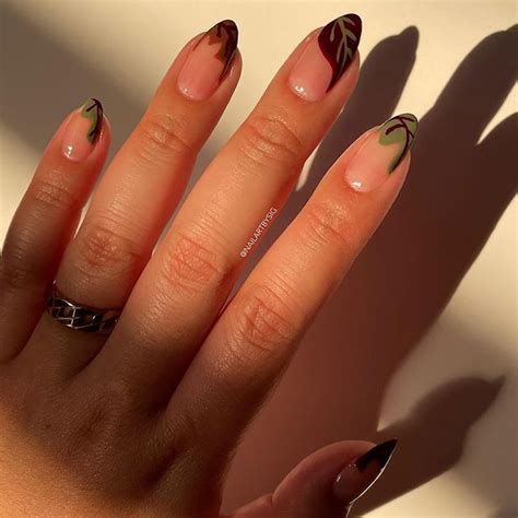 16 Fall Leaf Nail Art Designs That'll Put You In An Autumnal Mood