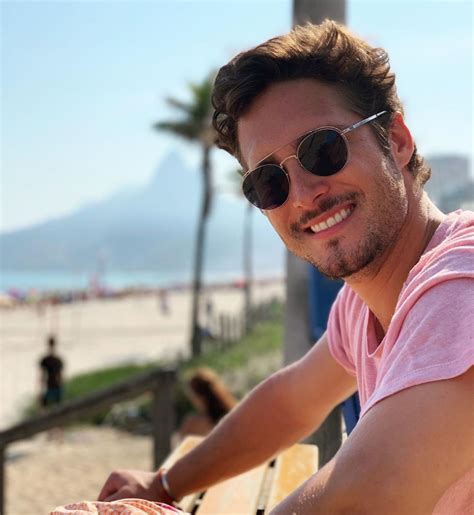 Diego Boneta habla de la suspensión de grabaciones de 'Luis Miguel, la