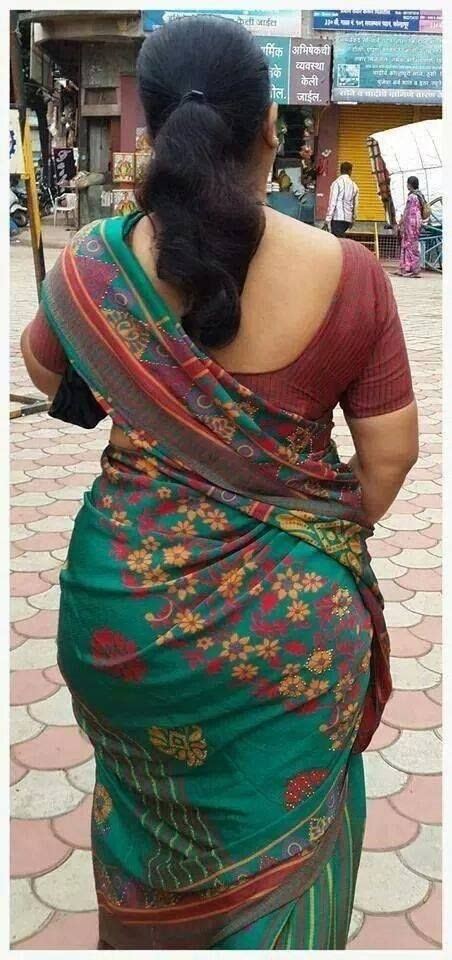 walking style beautiful girl  india beautiful saree indian beauty
