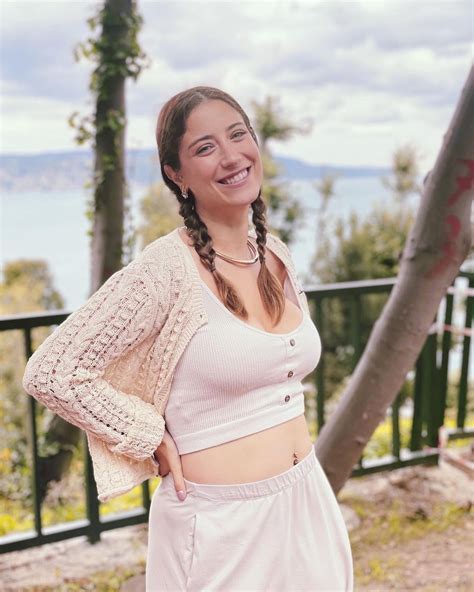 Hazal Kaya : r/TurkishCeleb