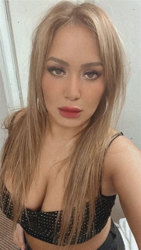 Karina la Princesita se puso top shinny para bebotear y la foto es brutal
