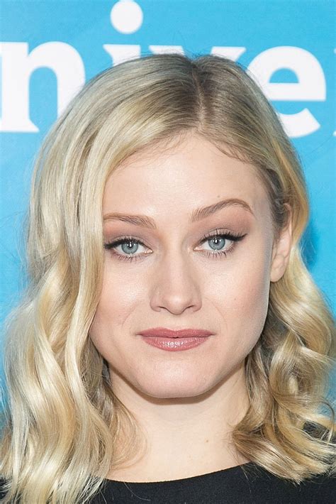 奥利维亚·泰勒·达德利 (Olivia Taylor Dudley) 角色解析、出演作品、人物照片 - 剧面
