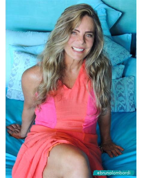 Bruna Lombardi encanta fãs com nova foto de look barbiecore