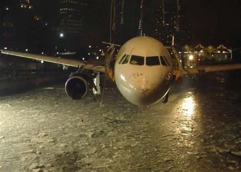 US Airways Airbus A320 Flight 1549 Emergency Landing Into Hudson River ...