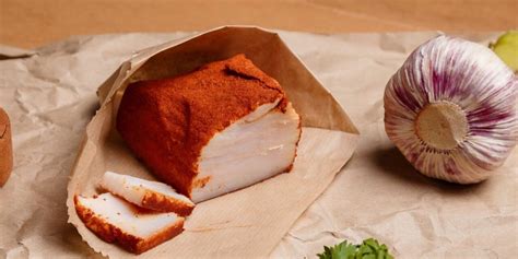 Шпик по-венгерски в домашних условиях: рецепт — Лайфхакер