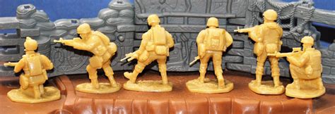 modern army men armies  plastic  marines  taliban