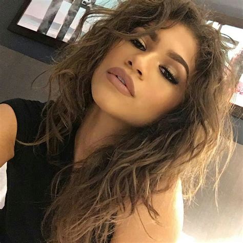 This Is How Zendaya Maintains Her Naturally Curly Hair