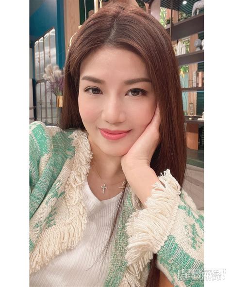 張美妮晒修長美腿封「人妻女神」 年過40外貌身材Fit到漏飄出陣陣少女味 | 事事如意生活網站