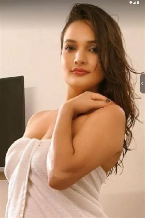 Insta Influencer Sonika Chandigarh Nude Butt Exposed Live on Tango