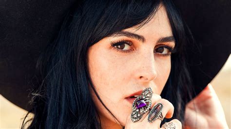 ali lohan  lindsay lohan reinventing    musician