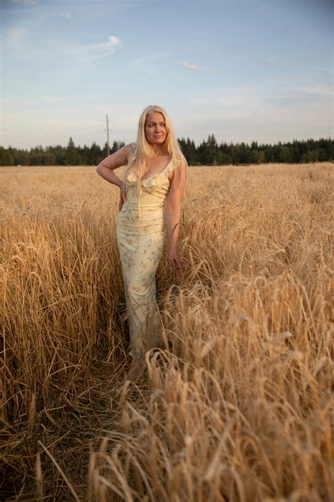 Blonde Butt Photos, Download The BEST Free Blonde Butt Stock Photos