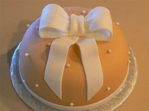 Fondant Bow Cake - CakeCentral.com