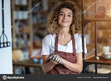 Portrait Woman Pottery Artist Art Studio — Stock Photo © pikselstock ...