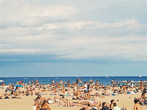 Barcelona Bans Sunbathing As Beaches Reach Saturation - Madrid Metropolitan
