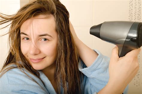 Best Way to Dry Hair Without Damaging- Ultimate Guide For 2025 - Looks