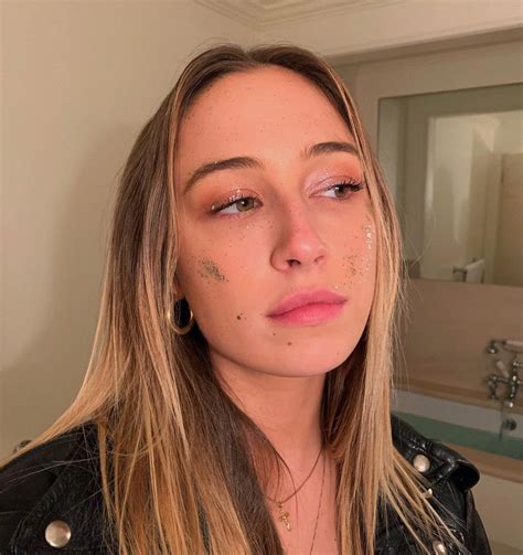 Elsie Hewitt - Bio, Age, Height, Wiki, 😍 | Models Biography