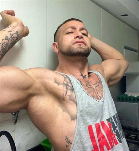 Marcelo Zapata | Axilas de Acero | Instagram