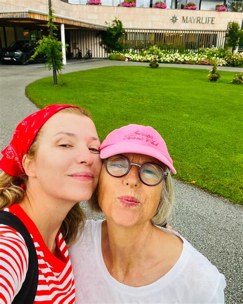 Selma Ergeç (@selmaergecofficial) • Instagram photos and videos