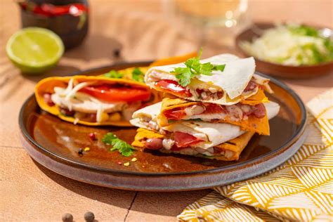 Кесадилья с курицей — рецепт от ВкусВилл