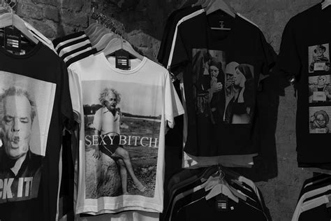 Nellycantsay Merchandise Pictures | Download Free Images on Unsplash