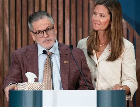 Oakland County judge OK's settlement agreement for Dan and Jennifer