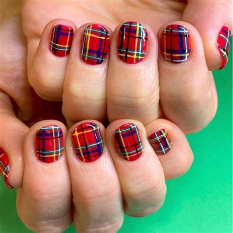 Sweater Nails: Winter Designs From Cable Knit to Cashmere