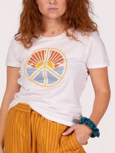 How To Dress Like Jules From Euphoria In A Sustainable Way - Ethically ... 